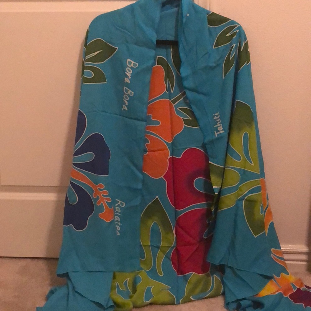 NWOT 🌺 Beach Wrap